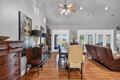 Dining - 7017 Worth Ave, Benton, AR 72019 photo 2 of 4