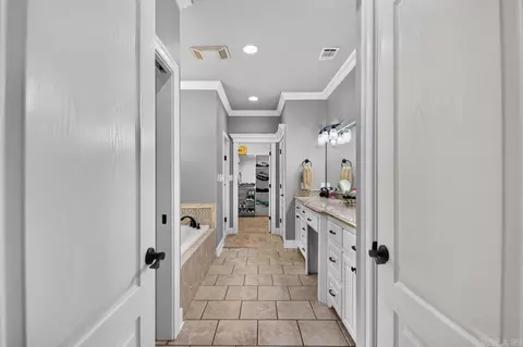 Entry Way - 7017 Worth Ave, Benton, AR 72019 photo 3 of 4