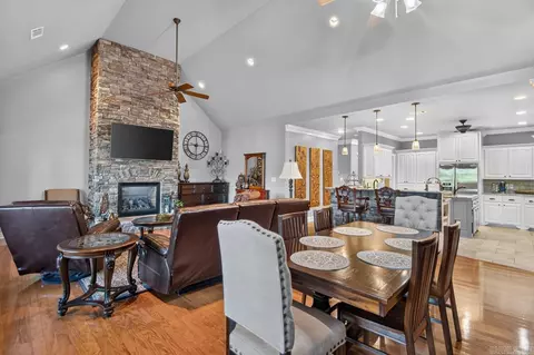 Dining - 7017 Worth Ave, Benton, AR 72019 photo 3 of 4