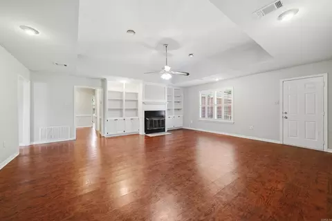 Living - 3009 Willow Run Dr, Conway, AR 72032 photo 3 of 6