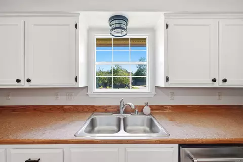 Kitchen - 3009 Willow Run Dr, Conway, AR 72032 photo 5 of 8
