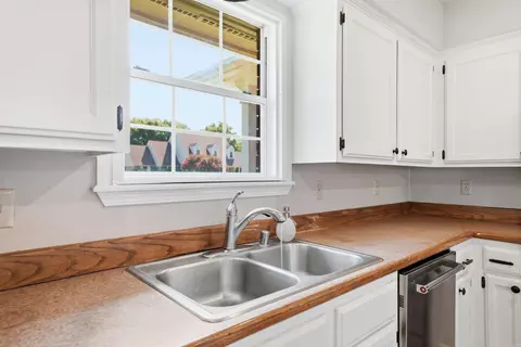 Kitchen - 3009 Willow Run Dr, Conway, AR 72032 photo 4 of 8