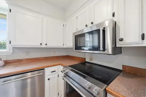 Kitchen - 3009 Willow Run Dr, Conway, AR 72032 photo 3 of 8