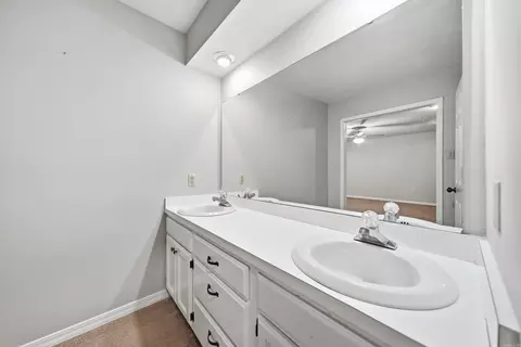 Bath - 3009 Willow Run Dr, Conway, AR 72032 photo 4 of 5