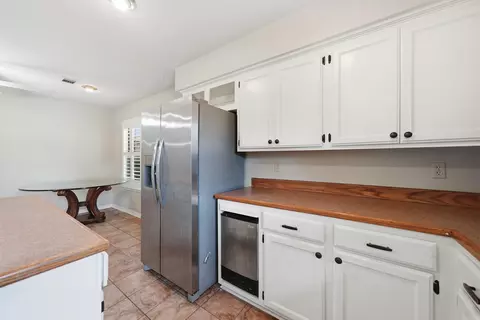 Kitchen - 3009 Willow Run Dr, Conway, AR 72032 photo 6 of 8