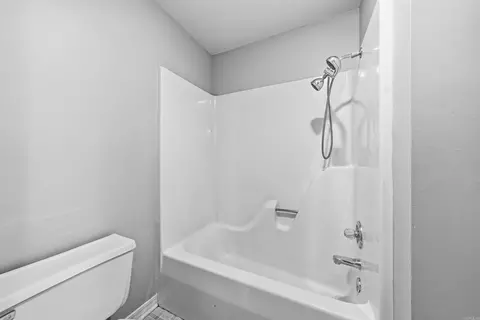 Bath - 3009 Willow Run Dr, Conway, AR 72032 photo 3 of 5