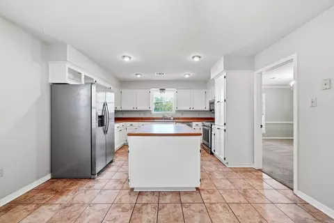 Kitchen - 3009 Willow Run Dr, Conway, AR 72032 photo 2 of 8