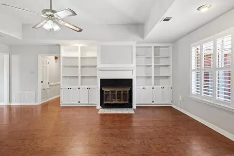 Living - 3009 Willow Run Dr, Conway, AR 72032 photo 4 of 6