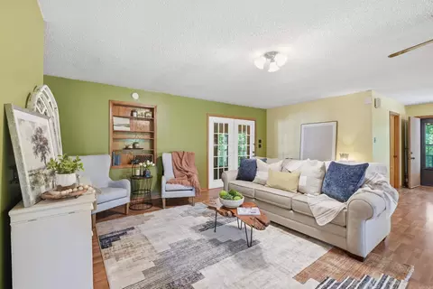 Living - 4401 Peeler Bend Rd, Benton, AR 72019 photo 1 of 3