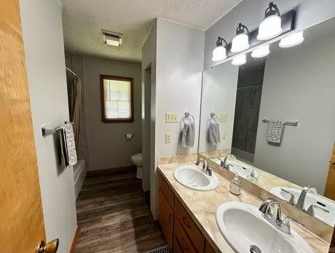 Bath - 4401 Peeler Bend Rd, Benton, AR 72019 photo 1 of 4