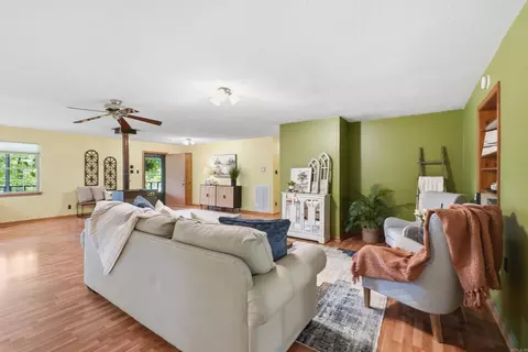 Living - 4401 Peeler Bend Rd, Benton, AR 72019 photo 3 of 3