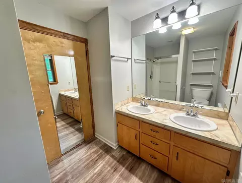 Bath - 4401 Peeler Bend Rd, Benton, AR 72019 photo 3 of 4