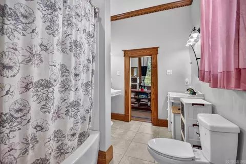 Bath - 206 E Cherry, Lonoke, AR 72086 photo 2 of 4