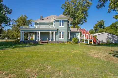 Exterior - 206 E Cherry, Lonoke, AR 72086 photo 8 of 11