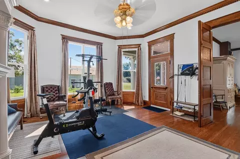 Entry Way - 206 E Cherry, Lonoke, AR 72086 photo 4 of 5