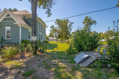Exterior - 206 E Cherry, Lonoke, AR 72086 photo 10 of 11