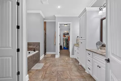 Entry Way - 6570 Westminster, Benton, AR 72019 photo 2 of 3