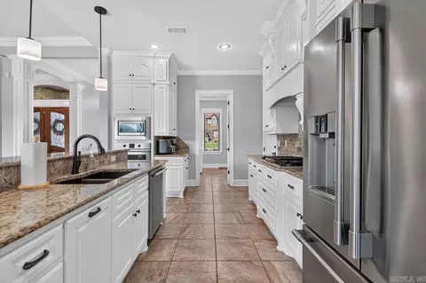 Kitchen - 6570 Westminster, Benton, AR 72019 photo 2 of 3