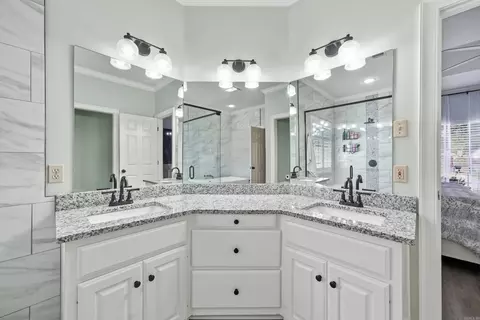 Bath - 3065 Crawford Loop, Conway, AR 72034 photo 2 of 8