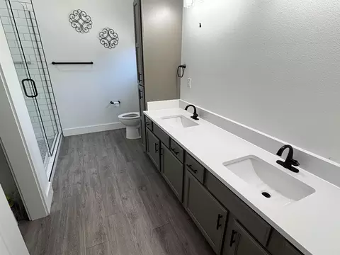 Bath - 30 Sculpin Ln, Cotter, AR 72626 photo 1 of 2