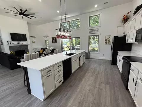 Kitchen - 30 Sculpin Ln, Cotter, AR 72626 photo 2 of 2