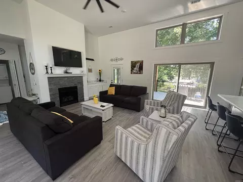 Living - 30 Sculpin Ln, Cotter, AR 72626 photo 2 of 2