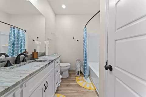 Bath - 3009 Sue St, Benton, AR 72015 photo 3 of 4