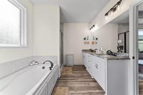 Bath - 3009 Sue St, Benton, AR 72015 photo 1 of 4