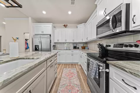 Kitchen - 3009 Sue St, Benton, AR 72015 photo 2 of 4