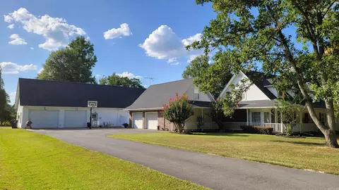 Exterior - 10828 Jacks Rd, Pine Bluff, AR 71603 photo 3 of 10
