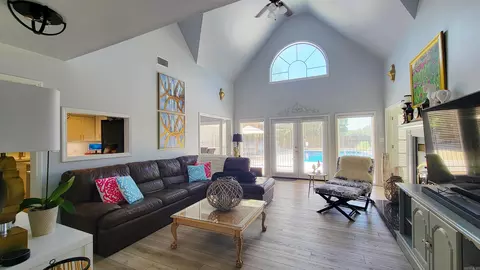 Living - 10828 Jacks Rd, Pine Bluff, AR 71603 photo 2 of 2