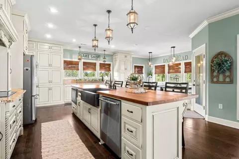 Kitchen - 22 W Overland Dr, Damascus, AR 72039 photo 2 of 3