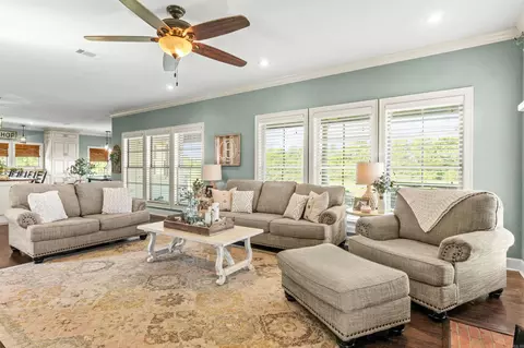 Living - 22 W Overland Dr, Damascus, AR 72039 photo 1 of 2