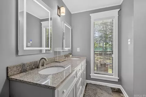 Bath - 701 Sheffield Dr, Bryant, AR 72022 photo 1 of 3