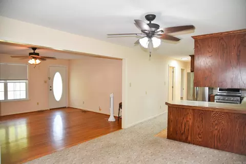 Living - 11307 Samples Rd, Alexander, AR 72002 photo 3 of 4