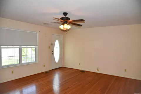 Living - 11307 Samples Rd, Alexander, AR 72002 photo 2 of 4