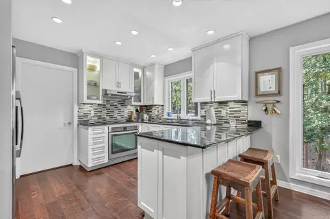 Kitchen - 93 Silver Point Dr, Mount Ida, AR 71957 photo 4 of 6