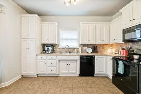 Kitchen - 586 Crepe Myrtle, Cabot, AR 72023 photo 2 of 3