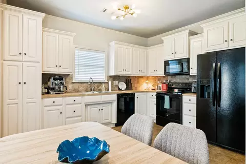 Kitchen - 586 Crepe Myrtle, Cabot, AR 72023 photo 3 of 3