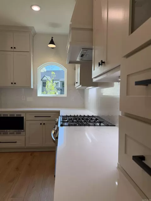 Kitchen - 7166 Moonview Pl, Benton, AR 72019 photo 2 of 7