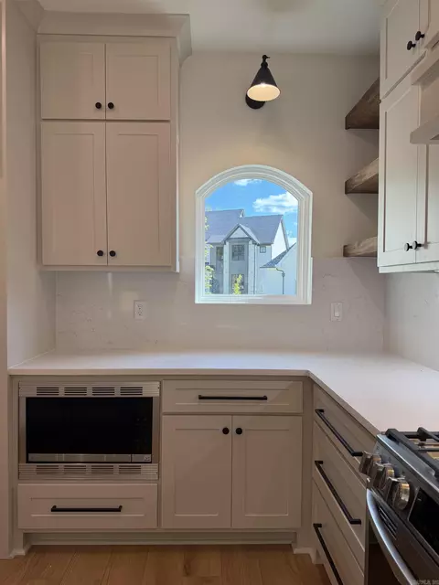 Kitchen - 7166 Moonview Pl, Benton, AR 72019 photo 5 of 7