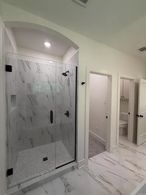 Bath - 7166 Moonview Pl, Benton, AR 72019 photo 3 of 6