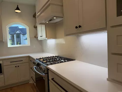 Kitchen - 7166 Moonview Pl, Benton, AR 72019 photo 3 of 7