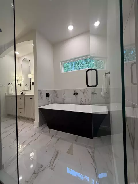 Bath - 7166 Moonview Pl, Benton, AR 72019 photo 4 of 6