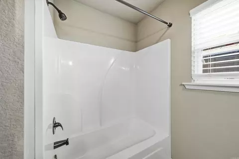 Bath - 3015 Gladstone Dr, Conway, AR 72032 photo 5 of 5