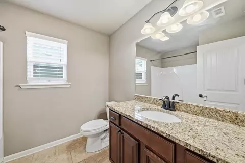 Bath - 3015 Gladstone Dr, Conway, AR 72032 photo 4 of 5