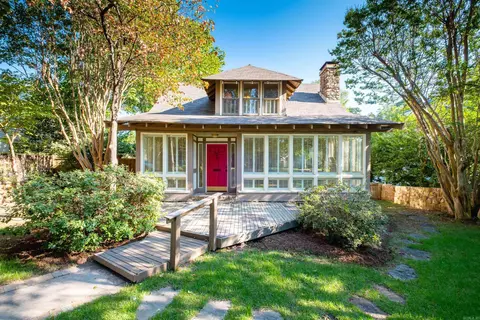 5422 Hawthorne Dr, Little Rock, AR 72207