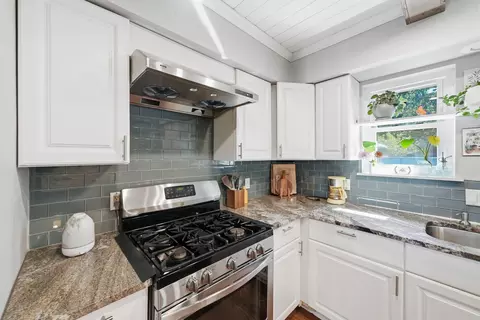 Kitchen - 195 Lynch Dr, Clinton, AR 72031 photo 4 of 5