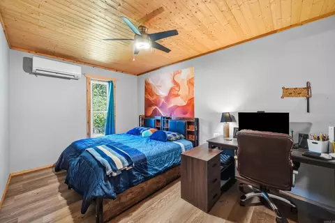Bedroom - 195 Lynch Dr, Clinton, AR 72031 photo 2 of 6