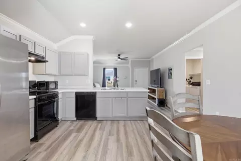 Kitchen - 1280 Meadows Dr, Benton, AR 72019 photo 3 of 3